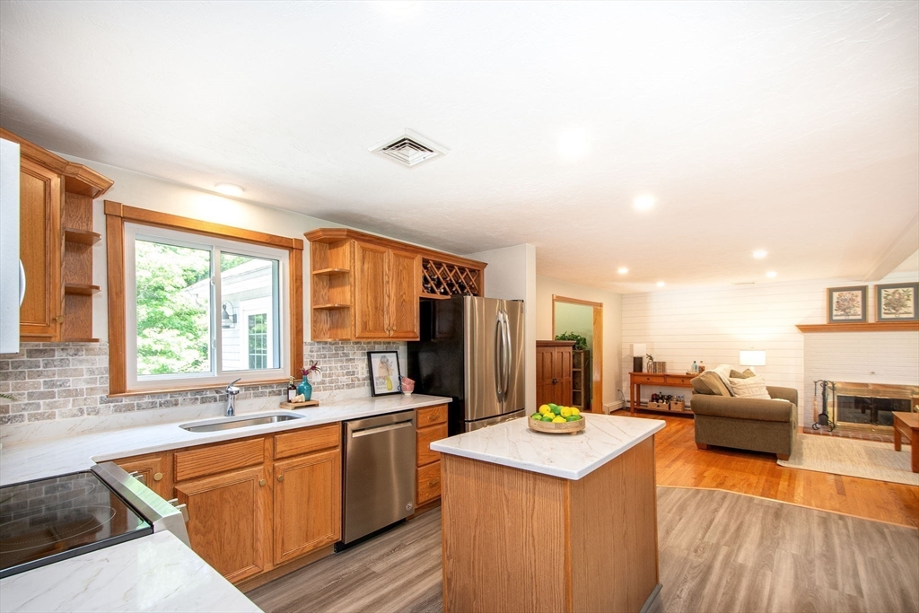 13 Deer Run Road Kingston, MA 02364 - Photo 6 of 40 Gallery Image 6