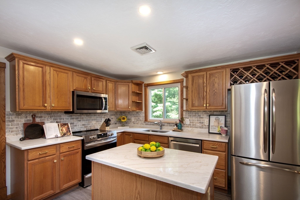 13 Deer Run Road Kingston, MA 02364 - Photo 7 of 40 Gallery Image 7