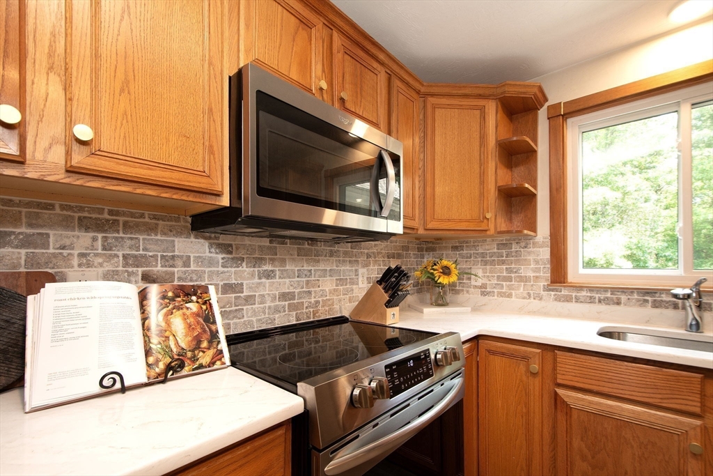 13 Deer Run Road Kingston, MA 02364 - Photo 8 of 40 Gallery Image 8