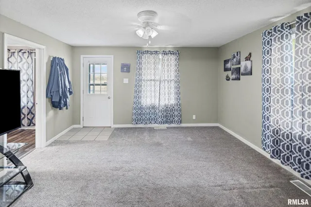 $124,900 | 2109 North Broadway, Salem, IL 62881