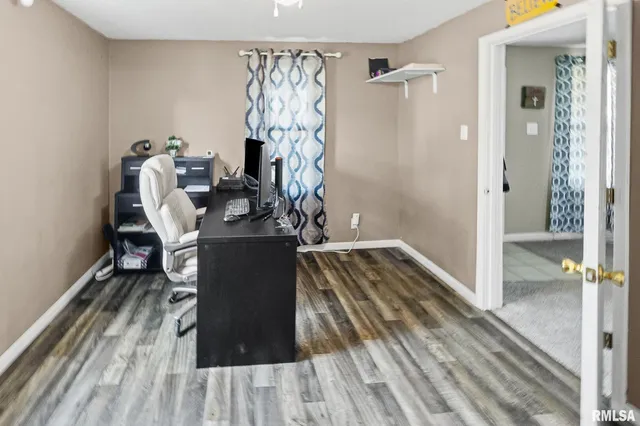 $124,900 | 2109 North Broadway, Salem, IL 62881