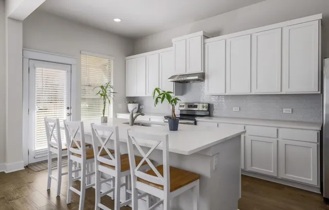 $2,250 | 13501 Metric Boulevard, Unit 16, Austin, TX 78727