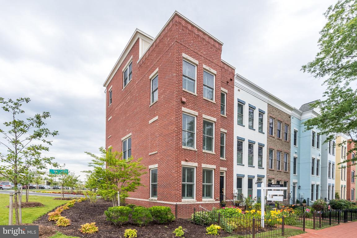 800 3rd Street Southeast Washington, DC 20003 - Photo 39 of 49 End unit townhouse with 26 windows floods