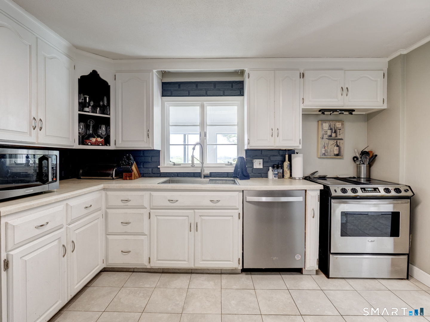 432 Ridge Road Wethersfield, CT 06109 - Photo 10 of 39
