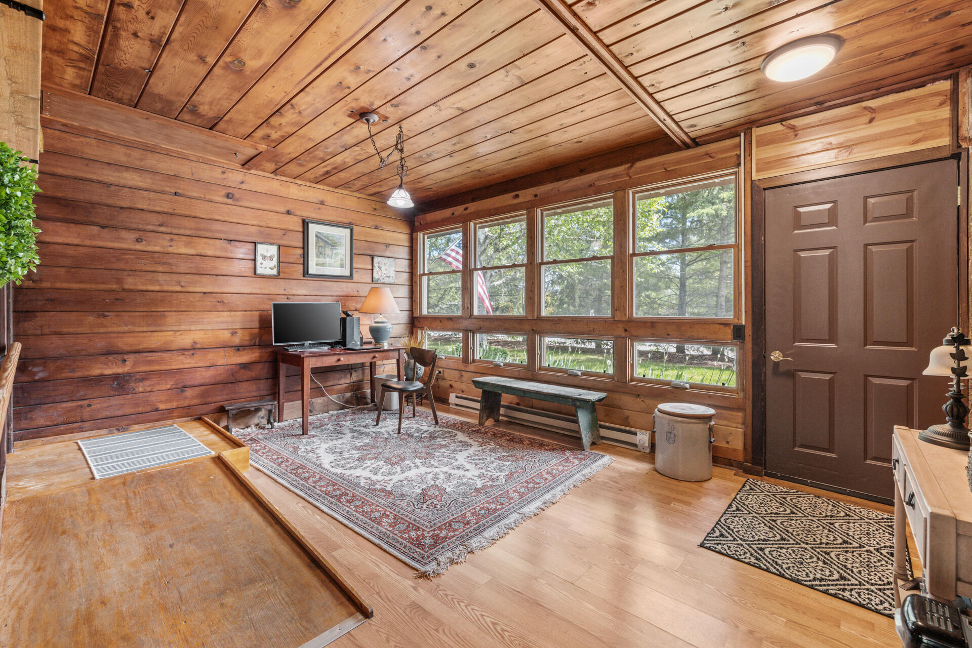 7124 Pioneer Road Cedarburg, WI 53012 - Photo 19 of 32 Three Season Room