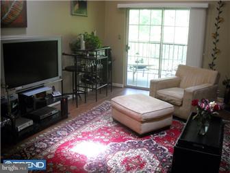 272 Valley Stream Lane Chesterbrook, PA 19087 - Photo 5 of 10 Living Room