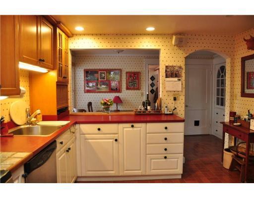 17 High Bluff Road Cape Elizabeth, ME 04107 - Photo 6 of 25 Kitchen.