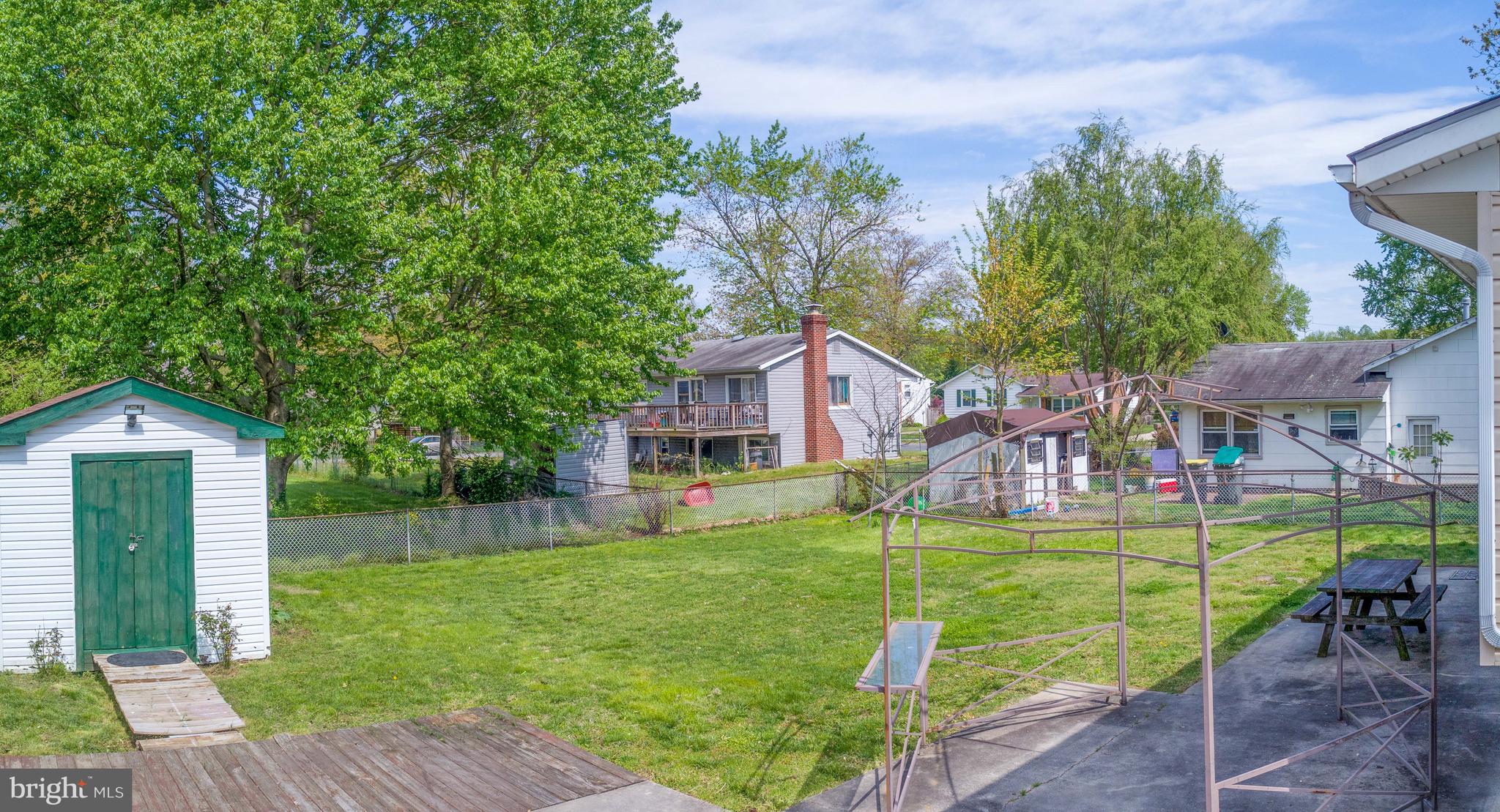 322 Deerfield Road Newark, DE 19713 - Photo 25 of 28 Nice yard! all fenced ( 3 sides seller owned )