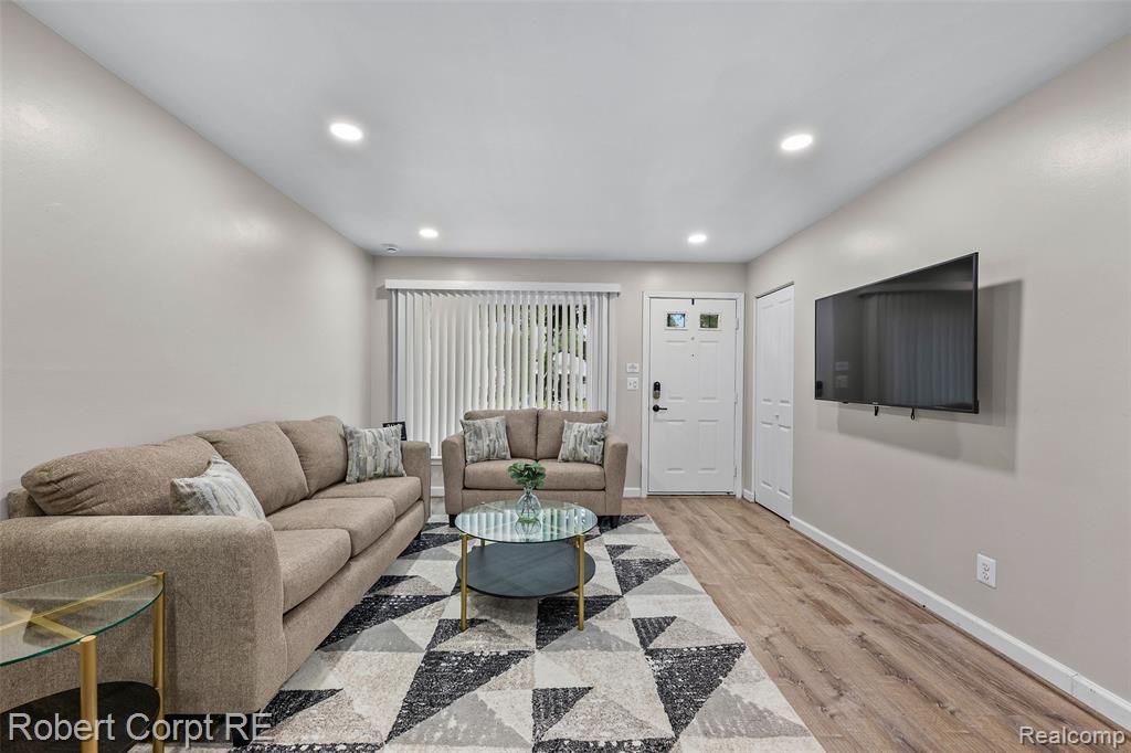 4772 Harding Street Dearborn Heights, MI 48125 - Photo 11 of 22