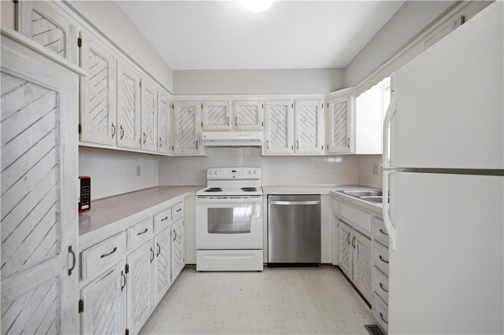 131 Southwest Donovan Road Lee's Summit, MO 64063 - Photo 11 of 22 Gallery Image 11