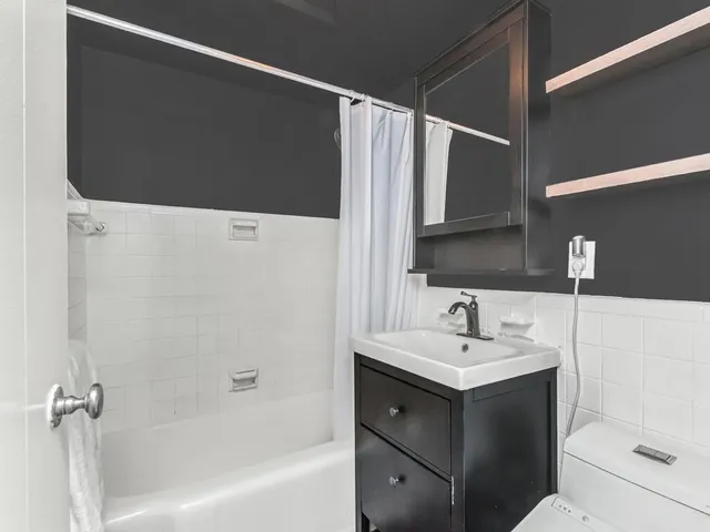 $159,999 | 6 Fordham Hill Ovl, Unit 5D | University Heights