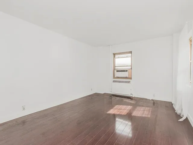 $159,999 | 6 Fordham Hill Ovl, Unit 5D | University Heights