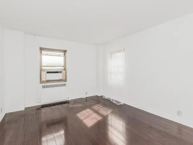 $159,999 | 6 Fordham Hill Ovl, Unit 5D | University Heights