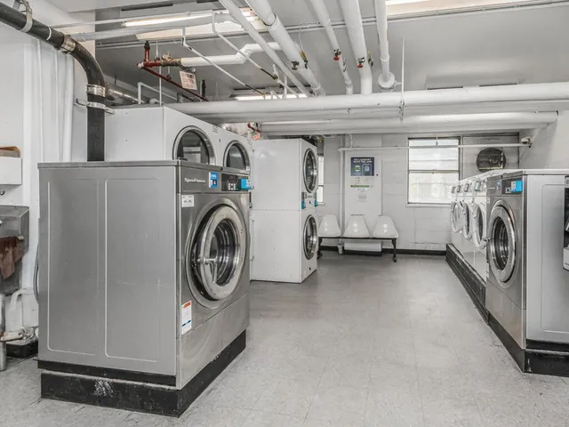 $159,999 | 6 Fordham Hill Ovl, Unit 5D | University Heights