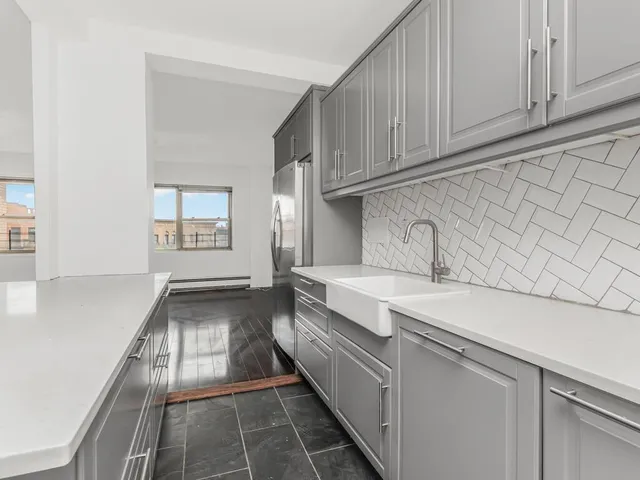 $159,999 | 6 Fordham Hill Ovl, Unit 5D | University Heights