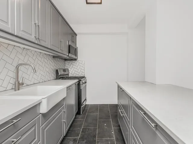 $159,999 | 6 Fordham Hill Ovl, Unit 5D | University Heights