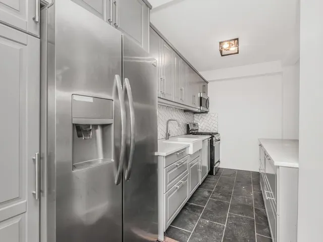 $159,999 | 6 Fordham Hill Ovl, Unit 5D | University Heights