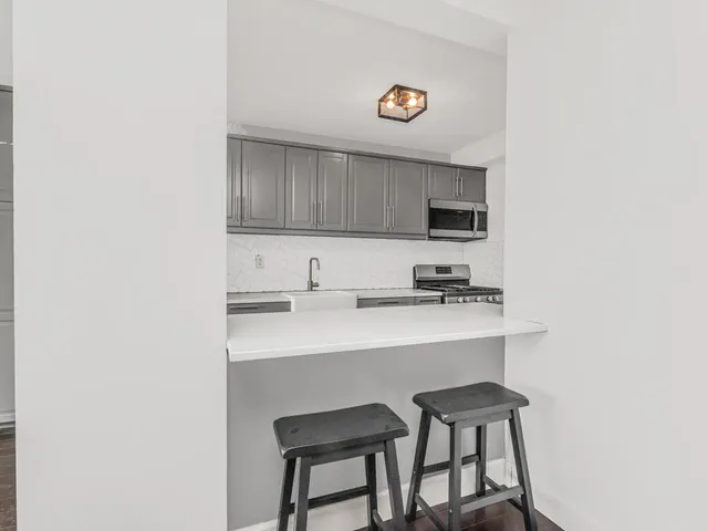 $159,999 | 6 Fordham Hill Ovl, Unit 5D | University Heights