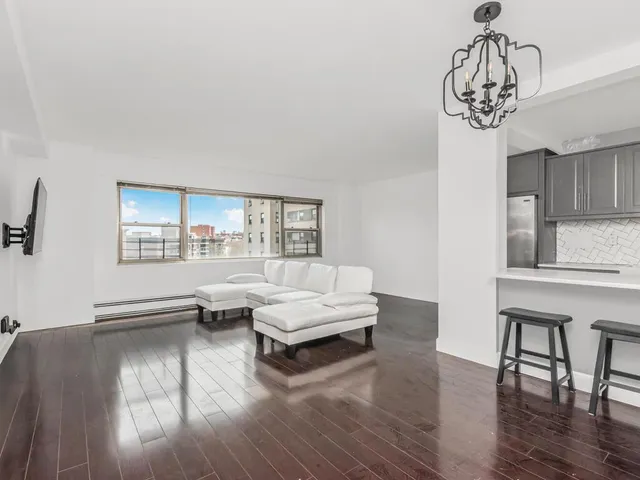 $159,999 | 6 Fordham Hill Ovl, Unit 5D | University Heights