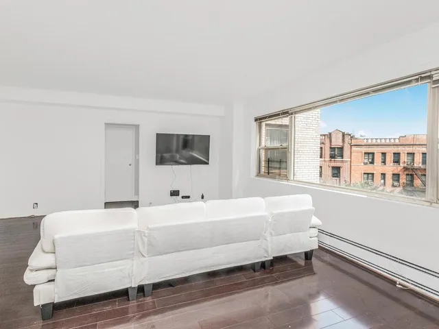 $159,999 | 6 Fordham Hill Ovl, Unit 5D | University Heights