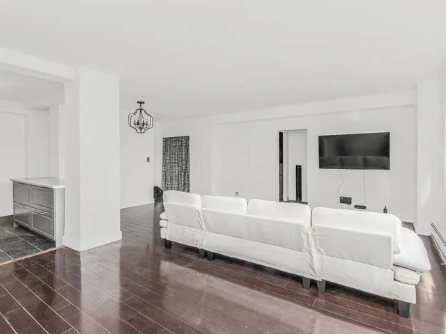 $159,999 | 6 Fordham Hill Ovl, Unit 5D | University Heights