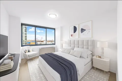 $7,095 | 47-05 Center Boulevard, Unit 515 | Long Island City