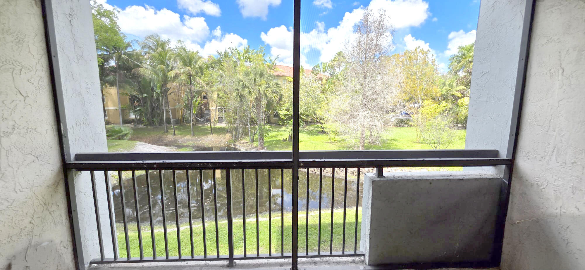 711 North Pine Island Road, Unit 210 Plantation, FL 33324 - Photo 4 of 17 terraza