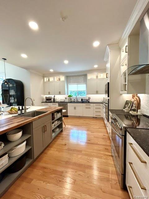 39 Stark Road Rochester, MI 48307 - Photo 23 of 70 Hardwood floors, recessed lighting, custom designed cabinets and 2 separate sink areas for cooking and preppinig