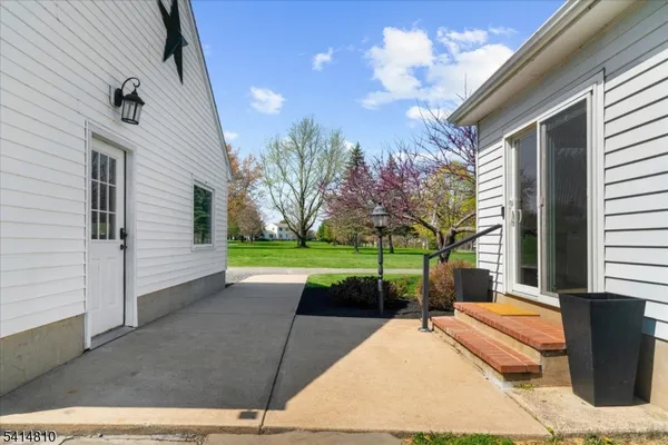 a view of a house with backyard and tree