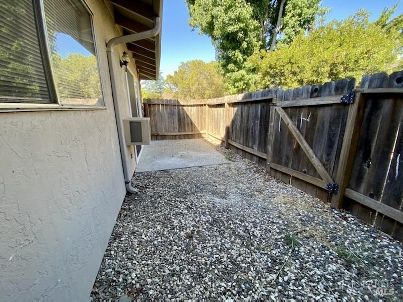 950 Santa Alicia Drive Rohnert Park, CA 94928 - Photo 12 of 17 a view of a pathway of a yard with wooden fence