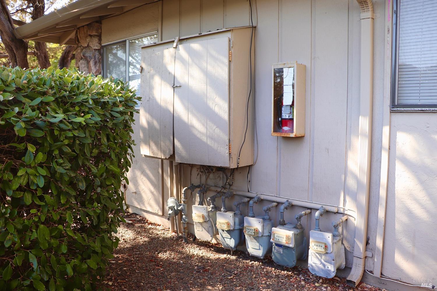 950 Santa Alicia Drive Rohnert Park, CA 94928 - Photo 14 of 17 a bathroom with a sink and mirror