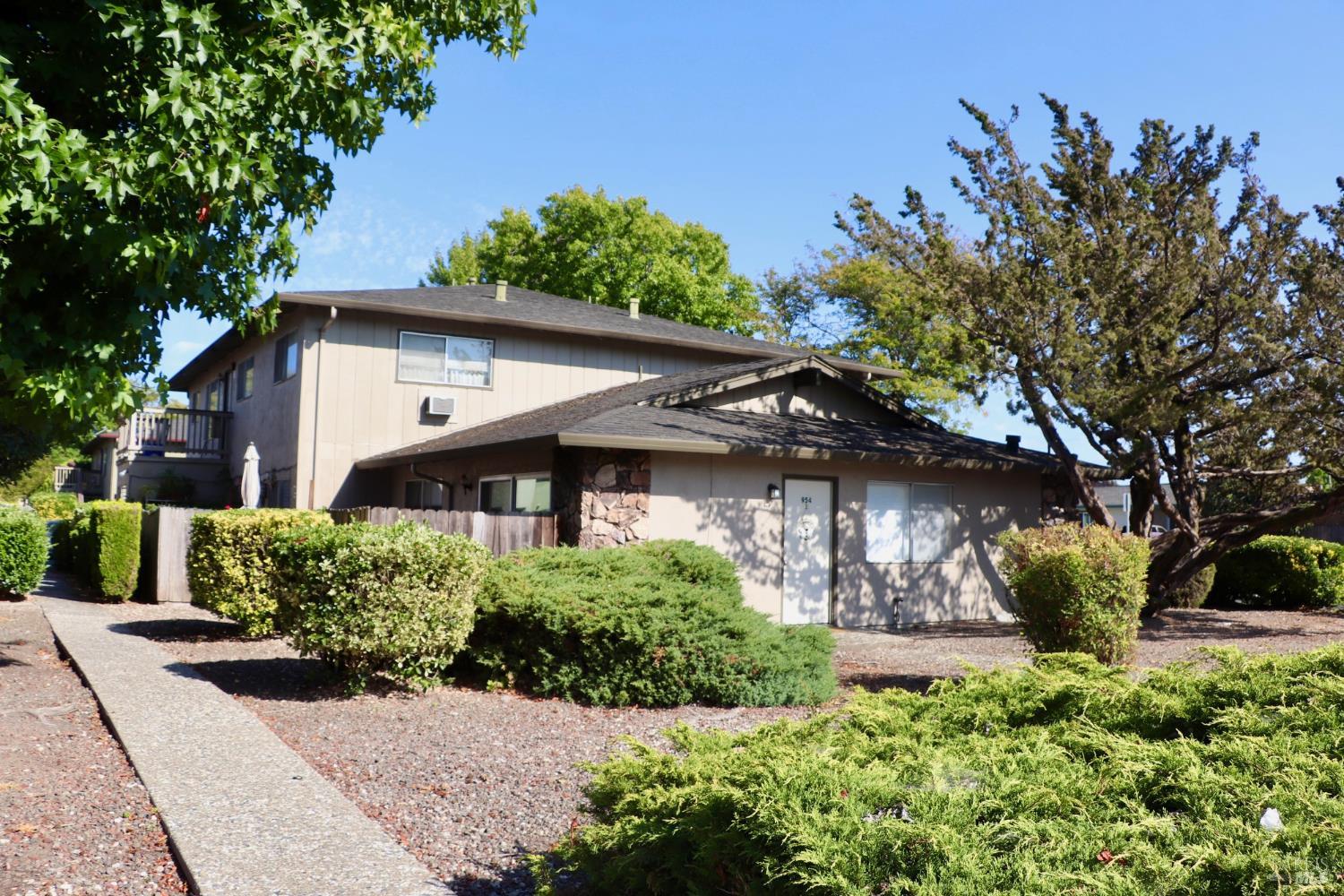 950 Santa Alicia Drive Rohnert Park, CA 94928 - Photo 17 of 17 a view of a back yard of the house