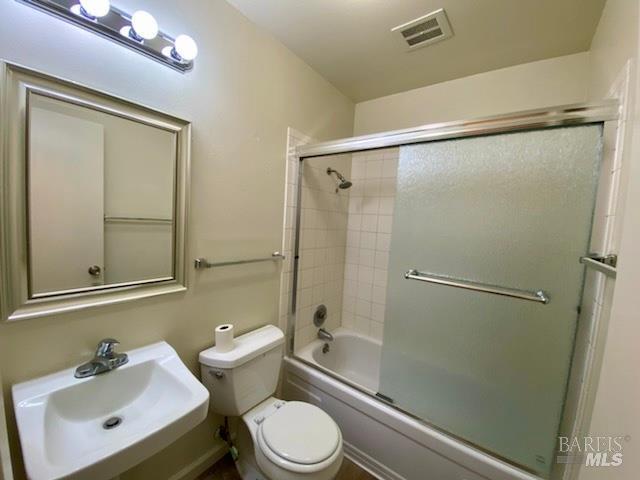 950 Santa Alicia Drive Rohnert Park, CA 94928 - Photo 9 of 17 a bathroom with a shower sink vanity mirror and toilet