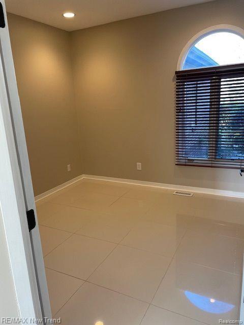 5118 Simpson Lake Road West Bloomfield, MI 48323 - Photo 13 of 16