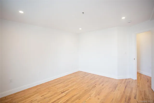 $3,075 | 10 Franklin Boulevard, Unit 406, Long Beach, NY 11561