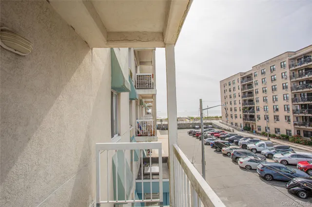 $3,075 | 10 Franklin Boulevard, Unit 406, Long Beach, NY 11561