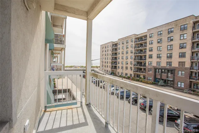 $3,075 | 10 Franklin Boulevard, Unit 406, Long Beach, NY 11561