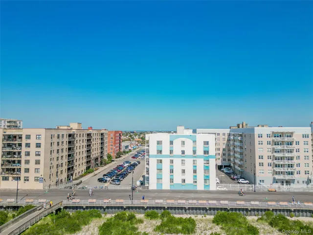 $3,075 | 10 Franklin Boulevard, Unit 406, Long Beach, NY 11561
