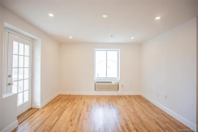 $3,075 | 10 Franklin Boulevard, Unit 406, Long Beach, NY 11561