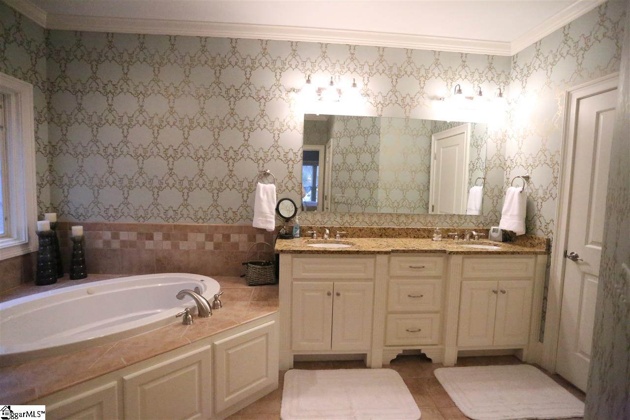 8 Riverside Drive Greenville, SC 29605 - Photo 6 of 24 Gallery Image 6