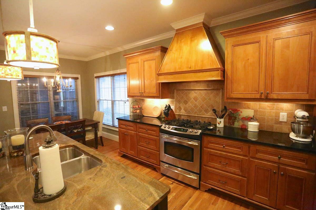 8 Riverside Drive Greenville, SC 29605 - Photo 10 of 24 Gallery Image 10