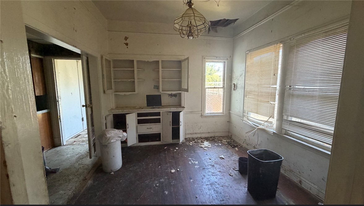127 West 21st Street Merced, CA 95340 - Photo 4 of 5 a view of a room with furniture and windows