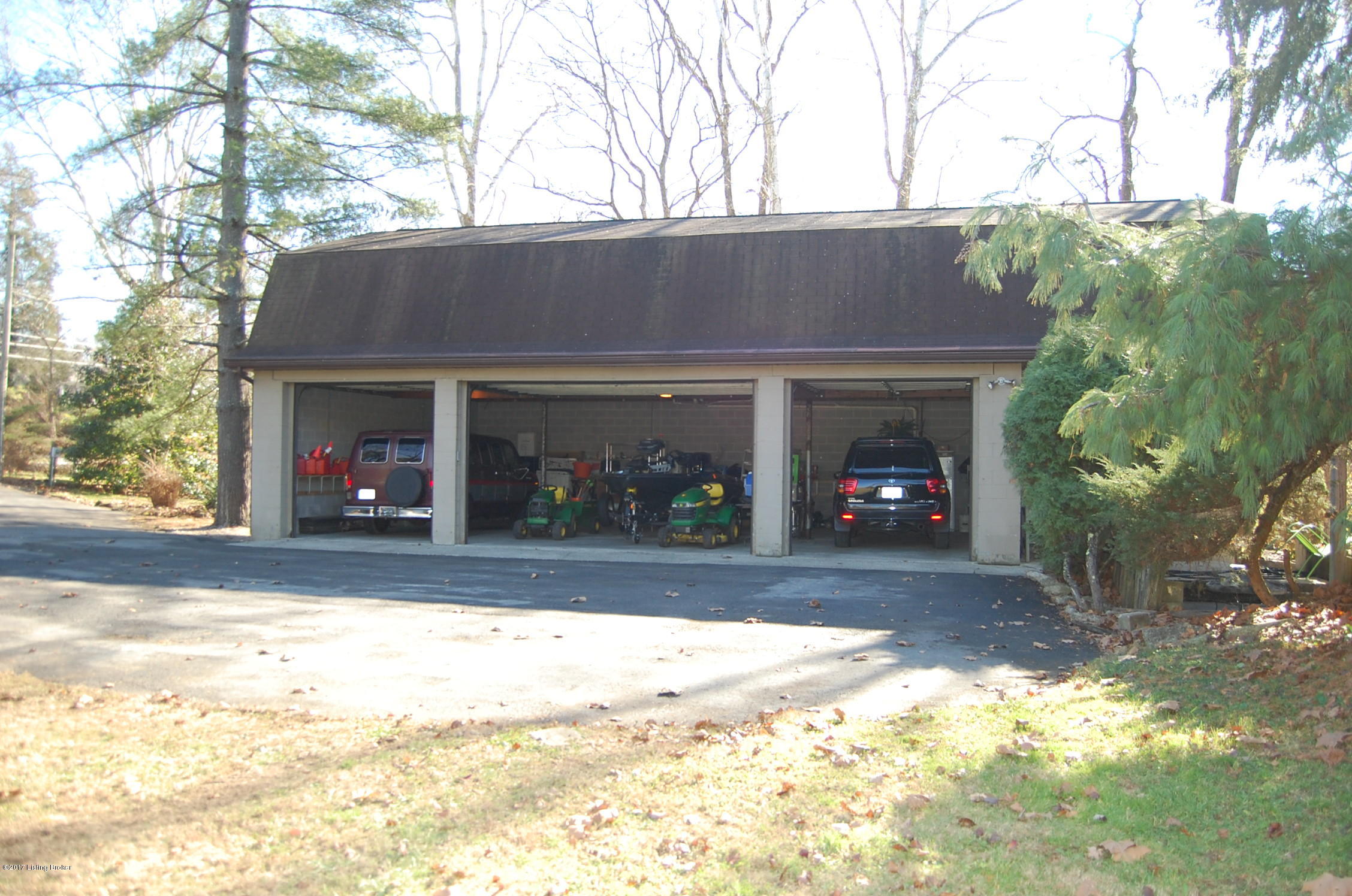 4108 Chenoweth Run Road Louisville, KY 40299 - Photo 53 of 59 1608 SF 4 CAR GARAGE, 2 SINGLE & 1 DOUBLE DRS 9 ' TALL