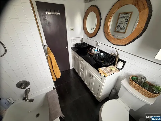 $3,200 | 102 Kossuth Street, Unit 1, Wallington, NJ 07057