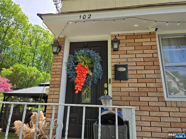 $3,200 | 102 Kossuth Street, Unit 1, Wallington, NJ 07057