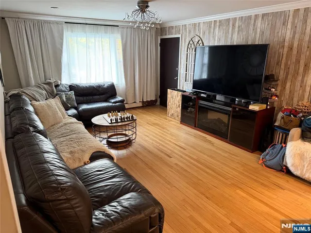 $3,200 | 102 Kossuth Street, Unit 1, Wallington, NJ 07057