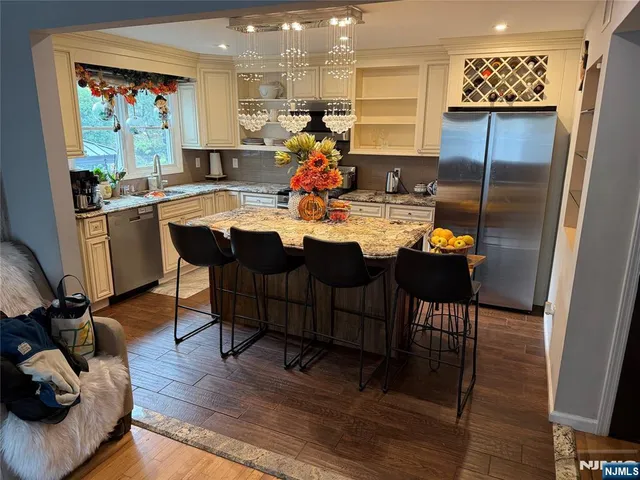 $3,200 | 102 Kossuth Street, Unit 1, Wallington, NJ 07057