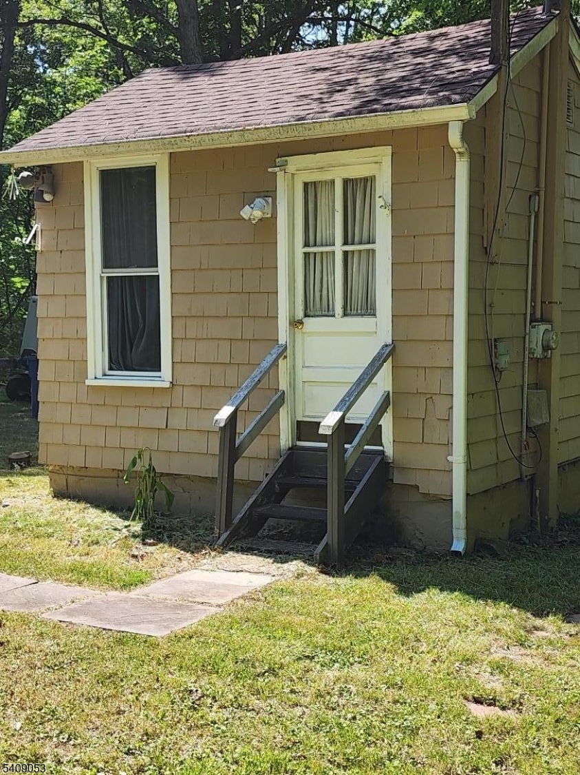 54 Ridge Road Hopewell, NJ 08525 - Photo 4 of 4 a backyard of a house