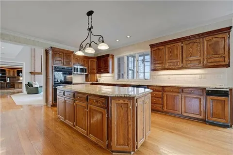 $2,000,000 | 60 Dundee Court, Loch Lloyd, MO 64012