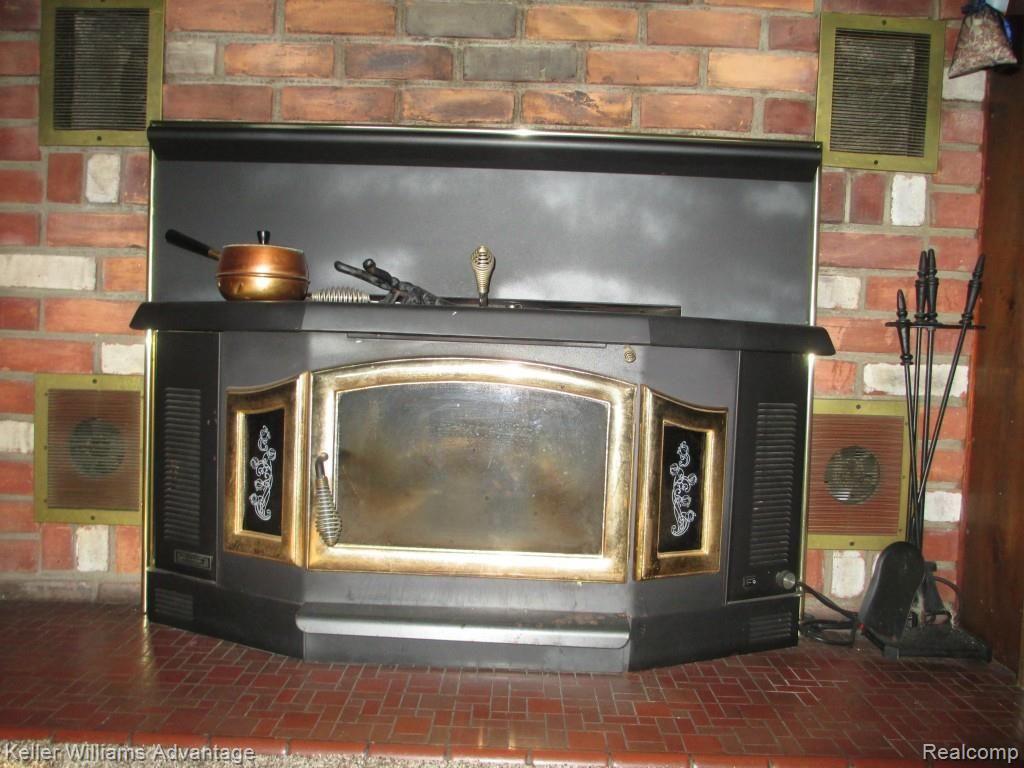 18251 Middlebelt Road Livonia, MI 48152 - Photo 9 of 36 IMG_0231.jpg